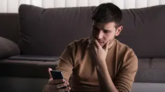 5 jasných signálů, že někdo tajně ovládá váš telefon