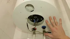 Kdy bojler nutně potřebuje vyčistit a jak na to: experti popsali hlavní varovné signály