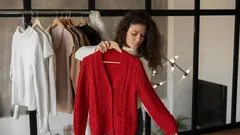 Oblečení, které vás nenápadně zestárší o 10 let – zkontrolujte, jestli ho nemáte ve skříni